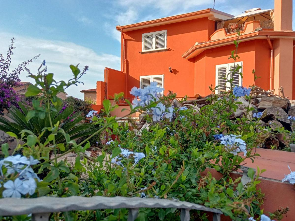 Casa Vacanza Le 2 Isole Suni Buitenkant foto